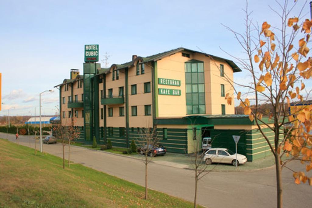 Hotel Cubic Laktaši エクステリア 写真