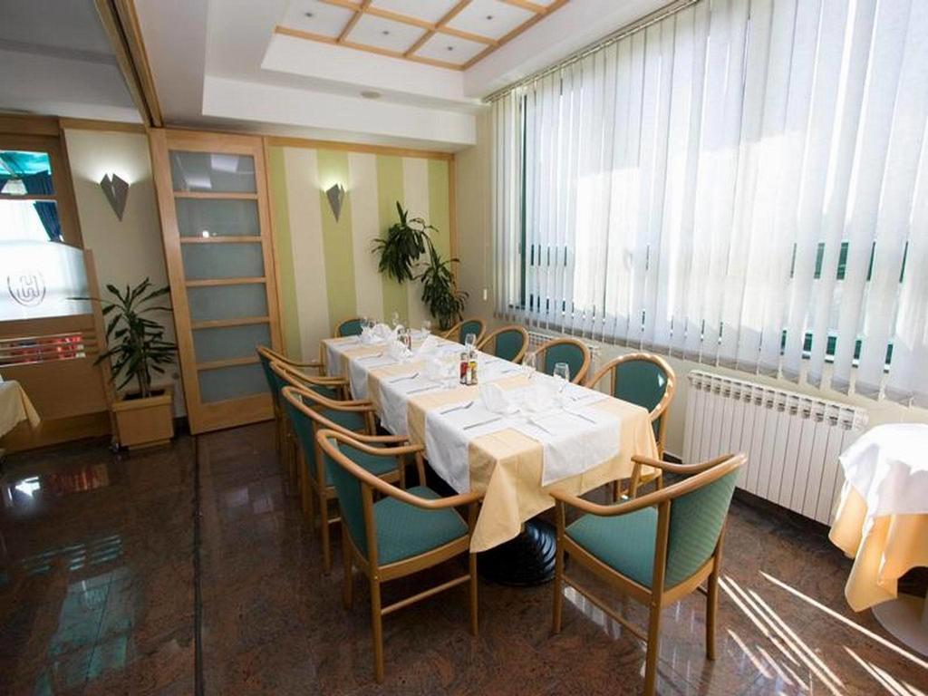 Hotel Cubic Laktaši エクステリア 写真