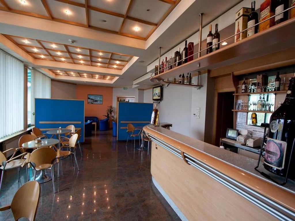 Hotel Cubic Laktaši エクステリア 写真