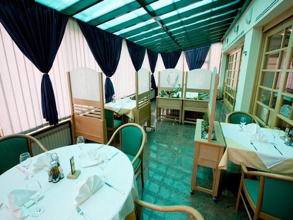 Hotel Cubic Laktaši エクステリア 写真