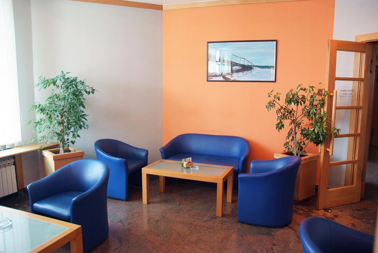 Hotel Cubic Laktaši エクステリア 写真
