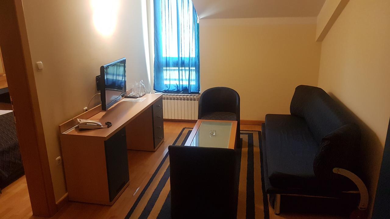Hotel Cubic Laktaši エクステリア 写真