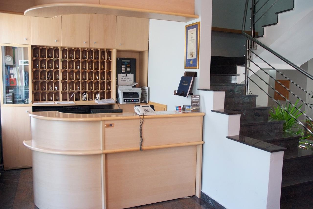 Hotel Cubic Laktaši エクステリア 写真